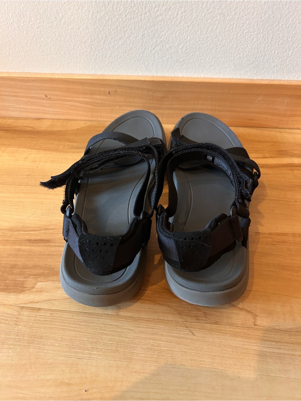 Teva Women’s Sandal - Sz 9 - Picture 2 of 4